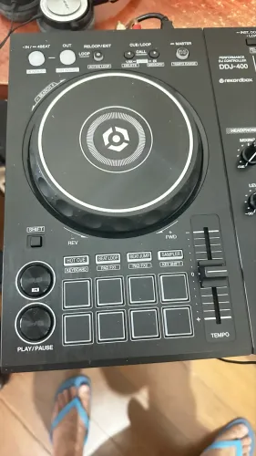 Controladora DDJ 400 Pioneer em excelente estado.