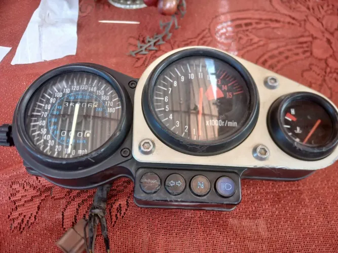 Painel original da Kawasaki ZX-7 750 1997.