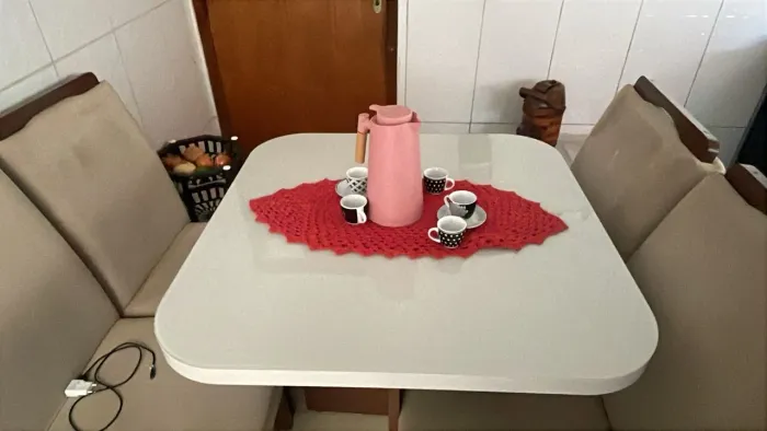 Mesa de jantar 4 lugares 
