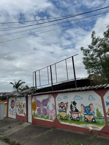 3 Quartos - 2 Banheiros - 5 ou mais espaço para carros