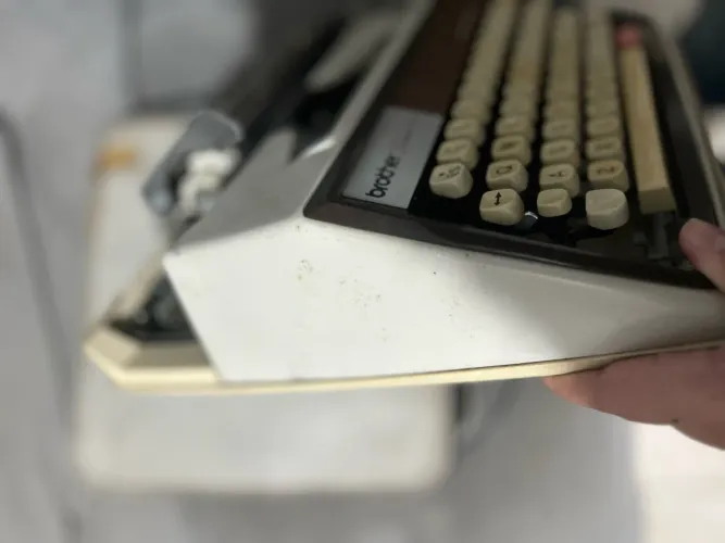 Máquina de escrever nova