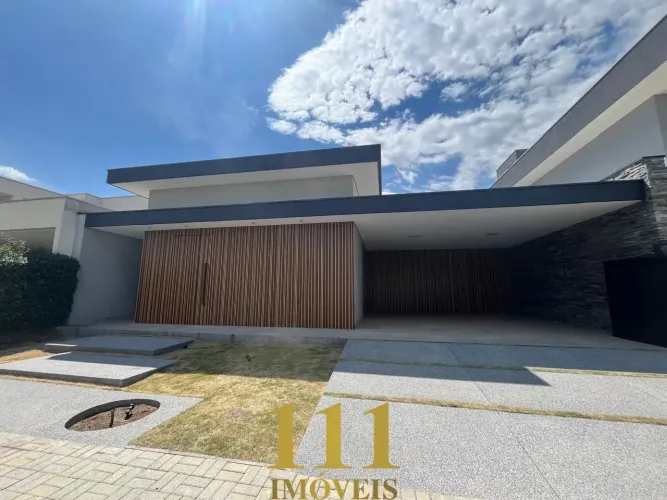 Ampla casa térrea à venda no Condomínio Jardim do Golfe - SJC