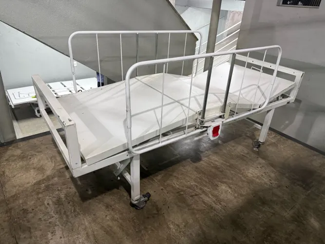 Cama Hospitalar Motorizada com 2 Movimentos