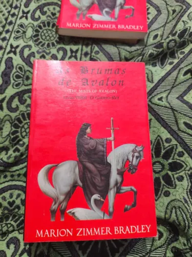 Lote 6 Livros Marion Zimmer Bradley - Coleção As Brumas de Avalon + 2 Livros