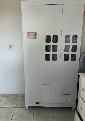 Vendo guarda roupa de bebê usado pouco tempo