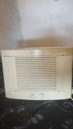 AR CONDICIONADO ELETROLUX(de janela)7,500btus