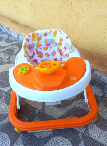 Andador regulável infantil