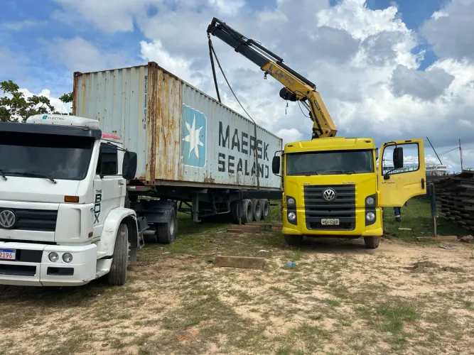 Container 40 pés com munck incluso