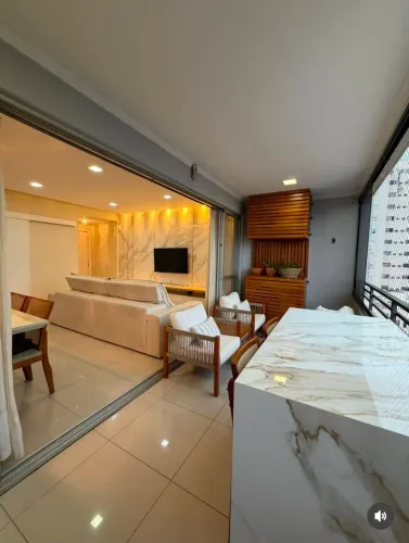 Apartamento mobiliado à venda no Edifício Coral Gables
