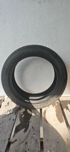 Pneus 215/50 R17.