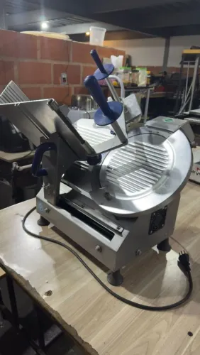Cortadora de frios semi automática gural 