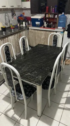 Mesa com 6 cadeiras