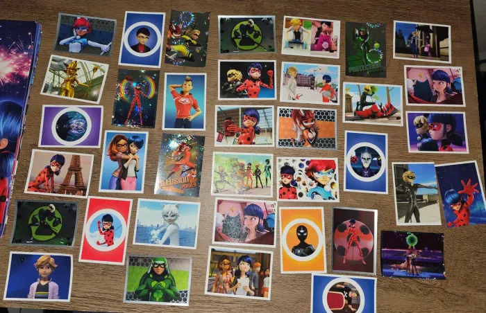 Lote 37 Cromos / Figurinhas Álbum Miraculous 10 Anos Panini (Com Brilhantes)
