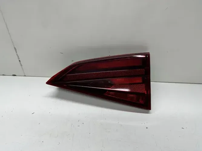 Lanterna Tampa Direita Vw Virtus Direito/passageiro Vermelho