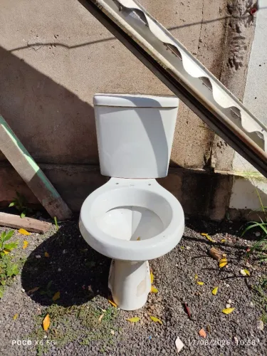 Vaso e caixa acoplada logasa