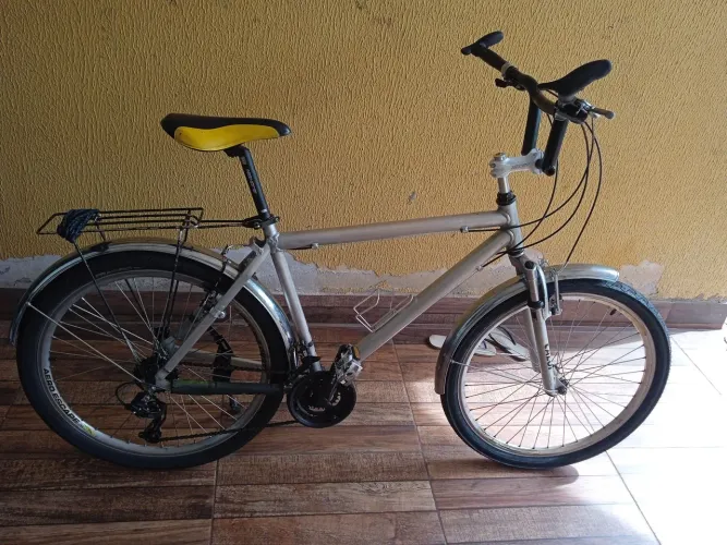 Bicicleta aro 26 quadro de alumínio paralama garupeira descanso mesinha com. Guidom