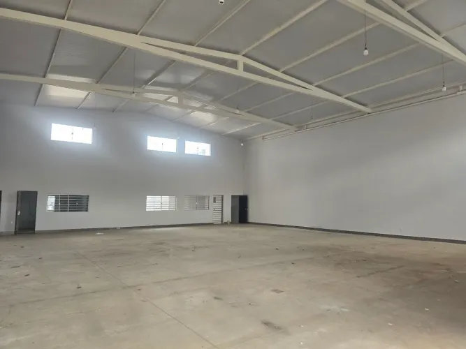 Alugo galpao comercial 