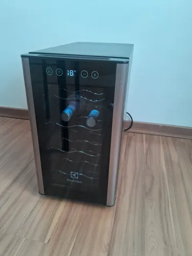 Adega Climatizada Electrolux **NOVA