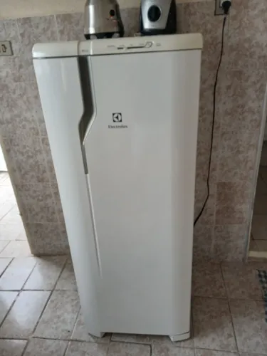 Geladeira Electrolux RE31