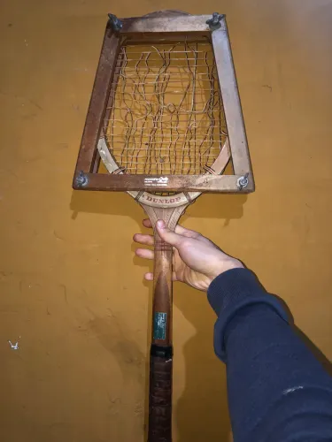 Raquete De Tênis Vintage Madeira Dunlop Maxply Com Prensa