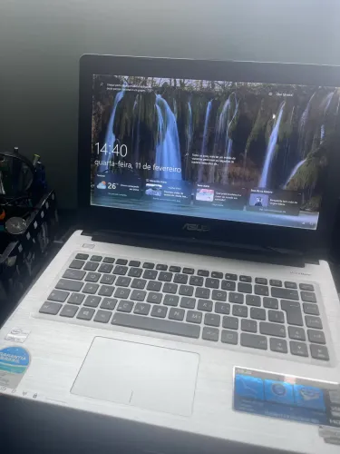 Vendo notbook funcionando perfeitamente uso apenas com carregador