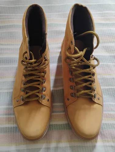 Bota Bege Seminova Tamanho 43.