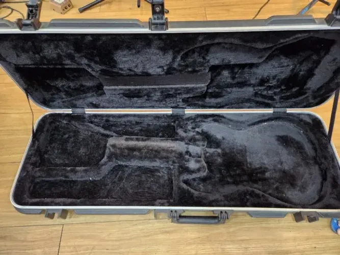 Hard Case SKB Rígido Profissional + Guitarra Telecaster
