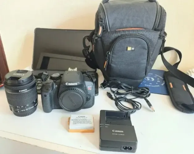 camera profissional Canon Eos T5i bem conservada