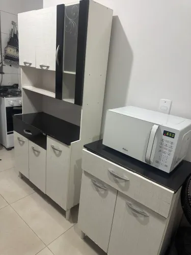 Armário pequeno de cozinha