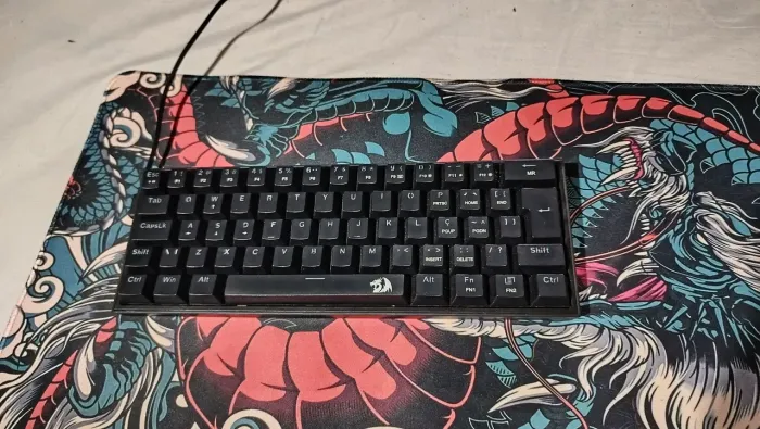 teclado redragon gamer fizz rainbow switch bronwn mecânico
