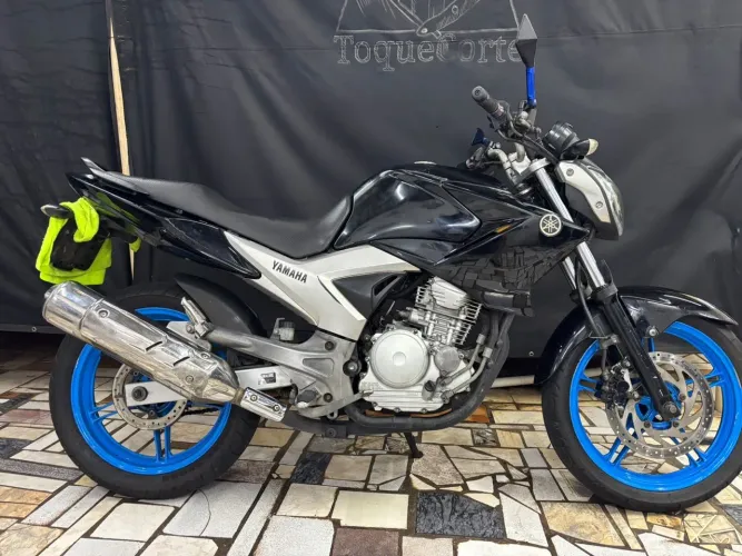 YAMAHA YS 250 FAZER (2015)