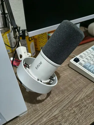 Microfone fifine K688 Branco + braço articulado