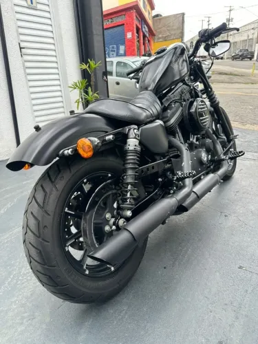 HARLEY-DAVIDSON SPORTSTER XL 883N IRON