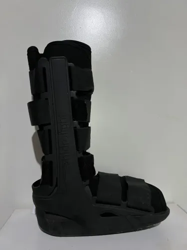 Vendo bota ortopédica