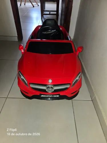 Mini carro elétrico. MERCEDES