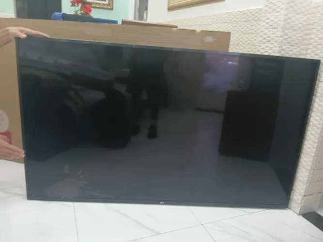 Tv LG 65 polegadas tela quebrada tirada de peças