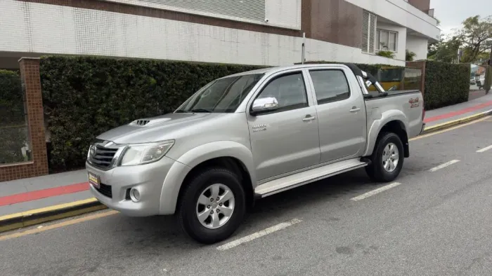 Toyota Hilux CD SRV 4X4 2.8 TDI Diesel Aut. 2012