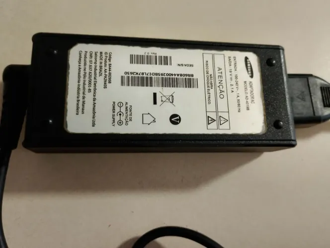 Vendo fonte para notebook Samsung original por 50 reais para vir buscar ok