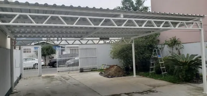 Cobertura de garagens em telhas de zinco, termoacusticas e policarbonato 