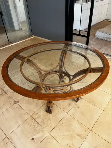 Mesa de madeira rústica , tampo de vidro