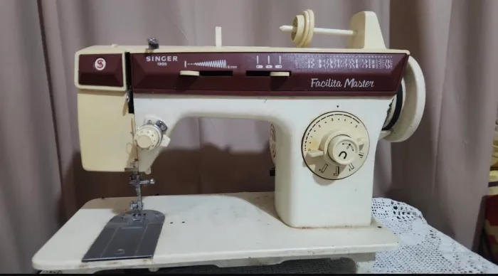 Máquina de costura e bordado