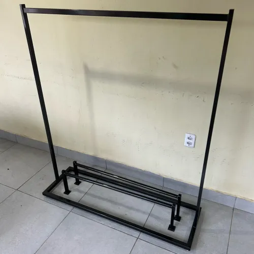 ARARA DE ROUPA