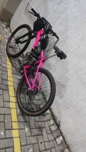 Bike motorizada rosa 100cc sem detalhes pegar e andar