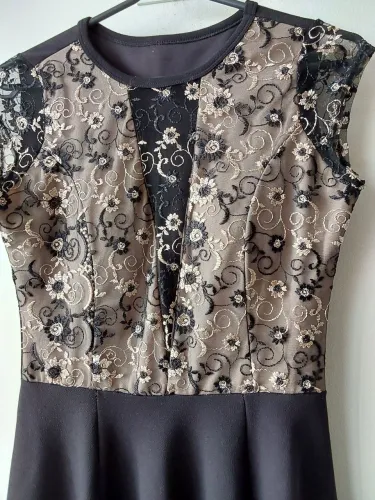 Vestido de festa preto com bordados - curto