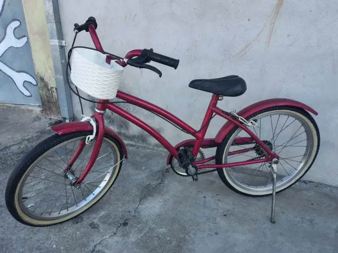 Vendo essa bike aro 20 de menina Ceci 2000