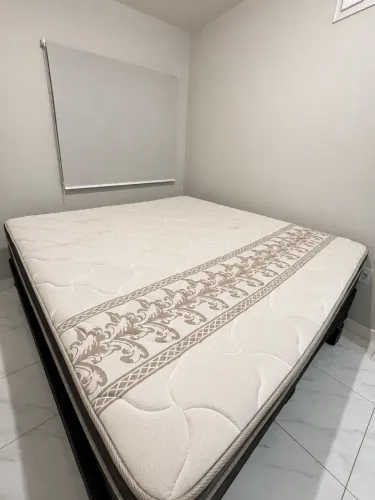 Cama King Size - Molas Ensacadas e espuma D33