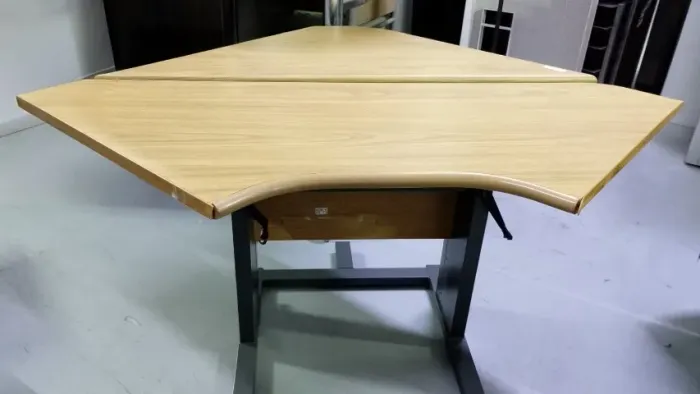 Mesa de Escritório Para Atendimento com Regulagem de Altura