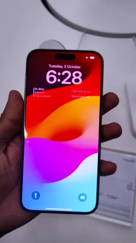 iPhone 15 novo sem marca de uso