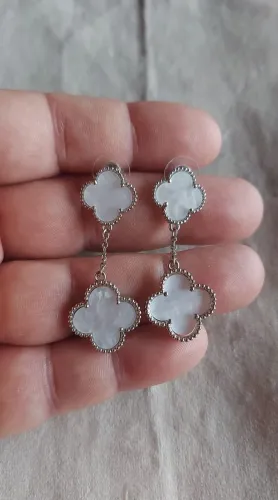 Brincos modelo Van Cleef em prata 