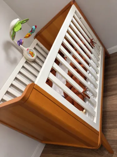 Berço e Cômoda Infantil- Branco/Madeira